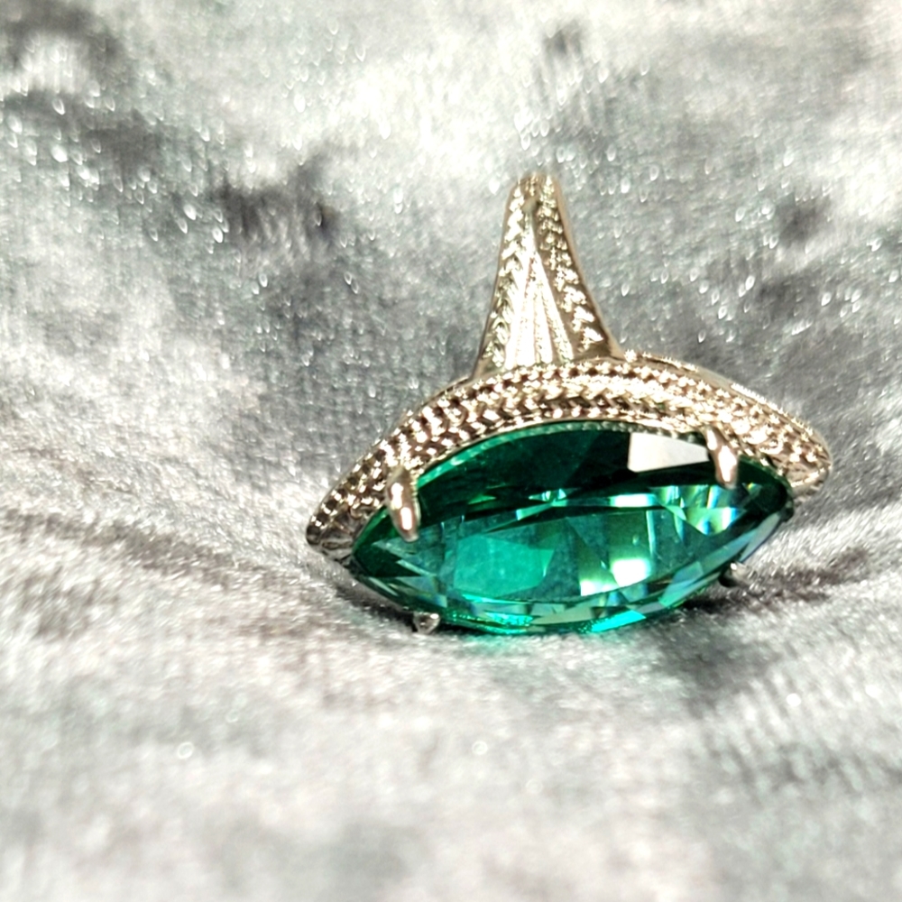 Large Green Marquise shaped Rhinestone Ring - Picture 9 of 12